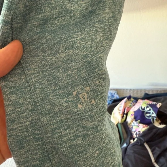 lululemon athletica Men's Blue Heather Short Sleeve Tee - Picture 4 of 5